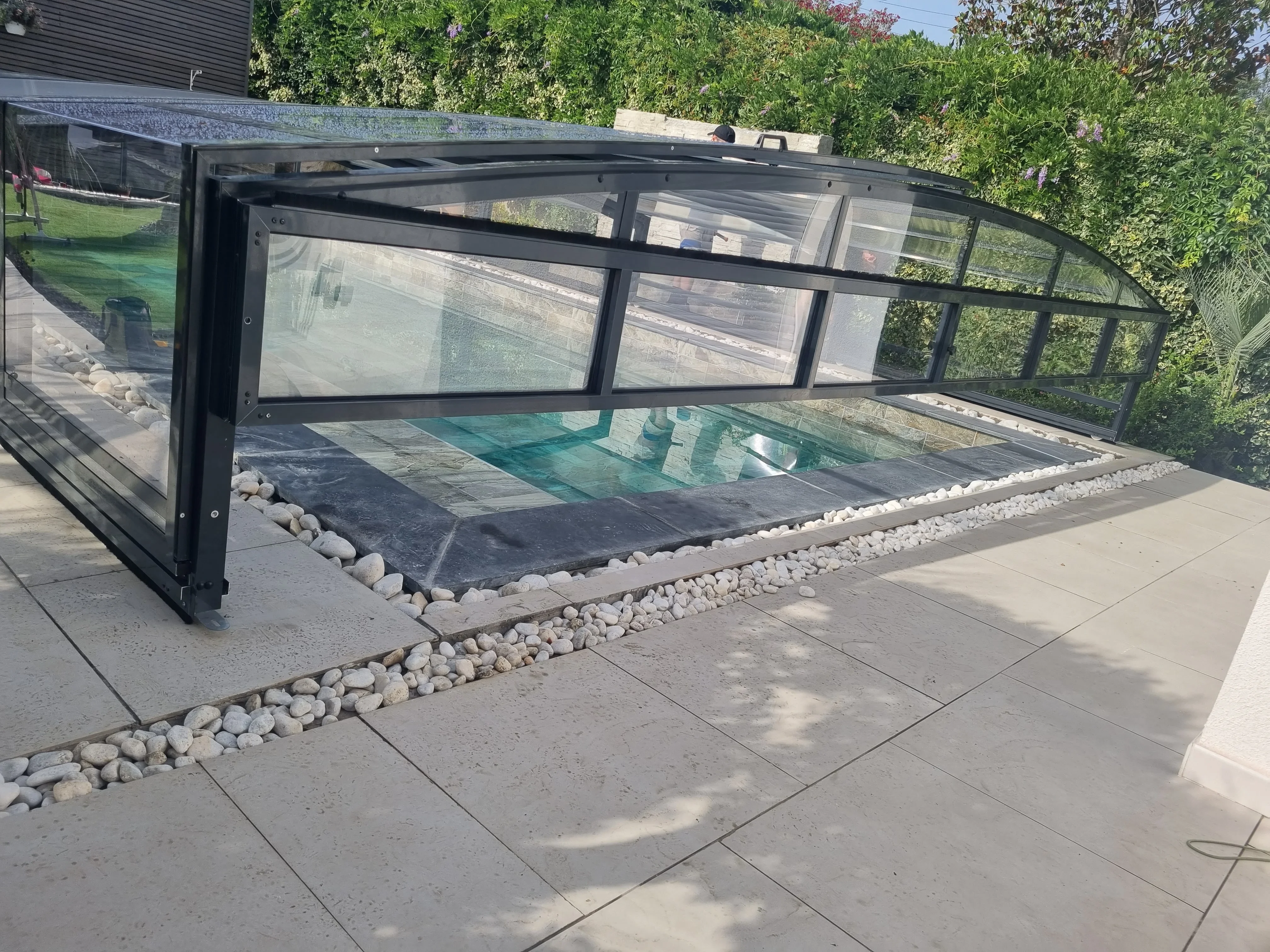 Façade relevable abri piscine