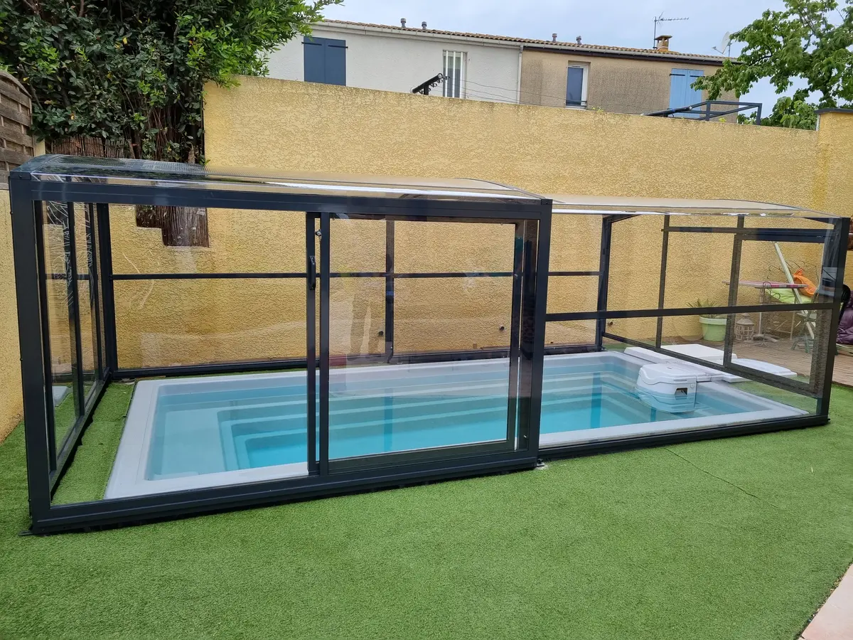 Porte coulissante abri piscine
