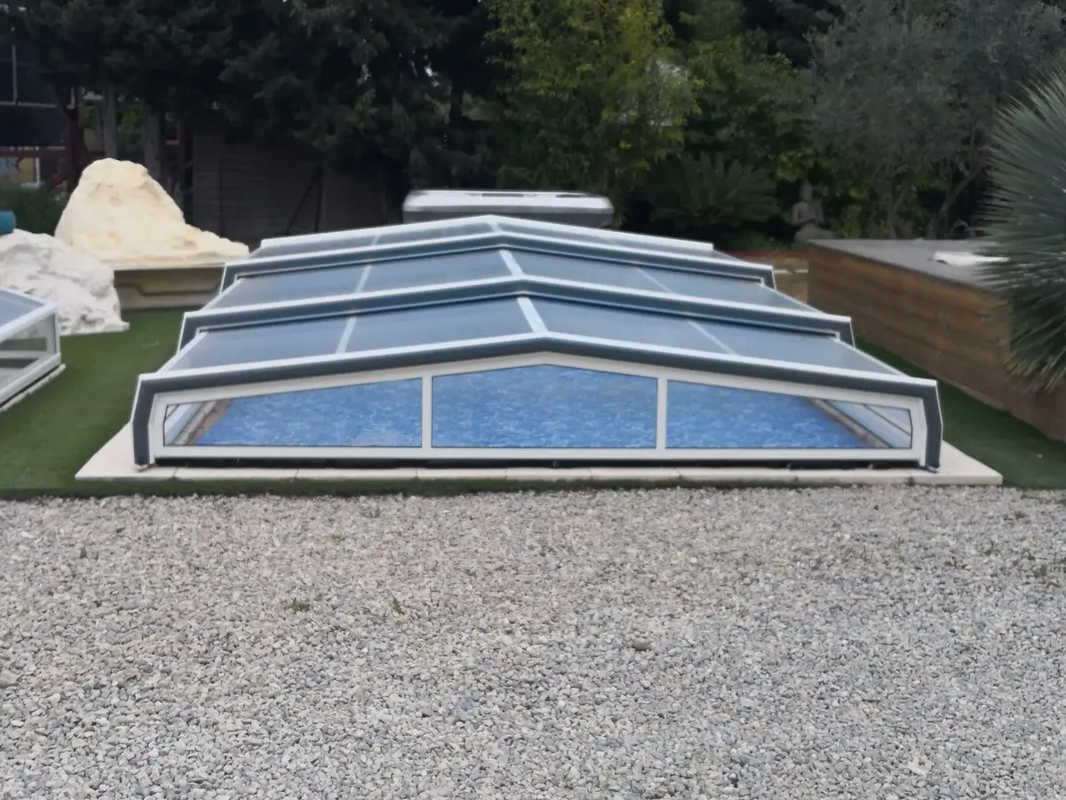 Réalisation abri piscine