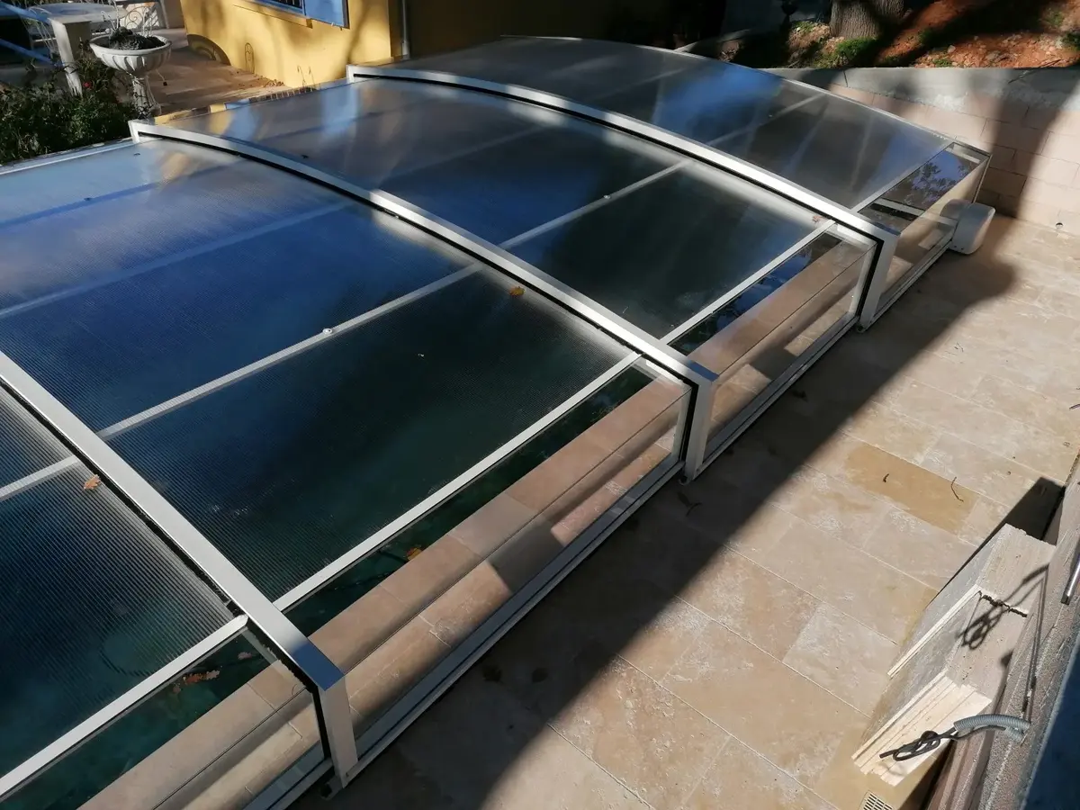 Abri piscine installation