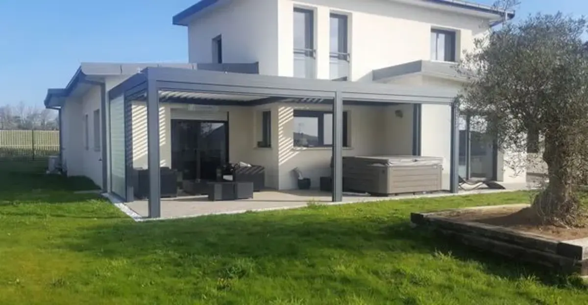 Pergola bioclimatique solaire