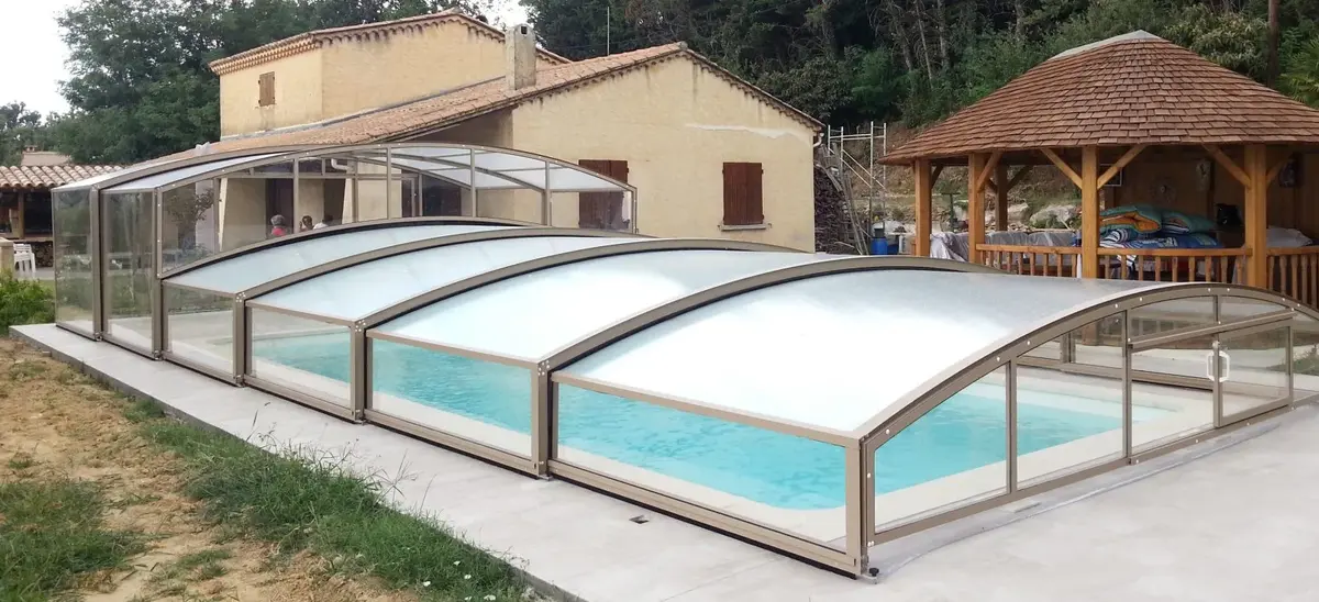 Abri piscine découpe sur mesure