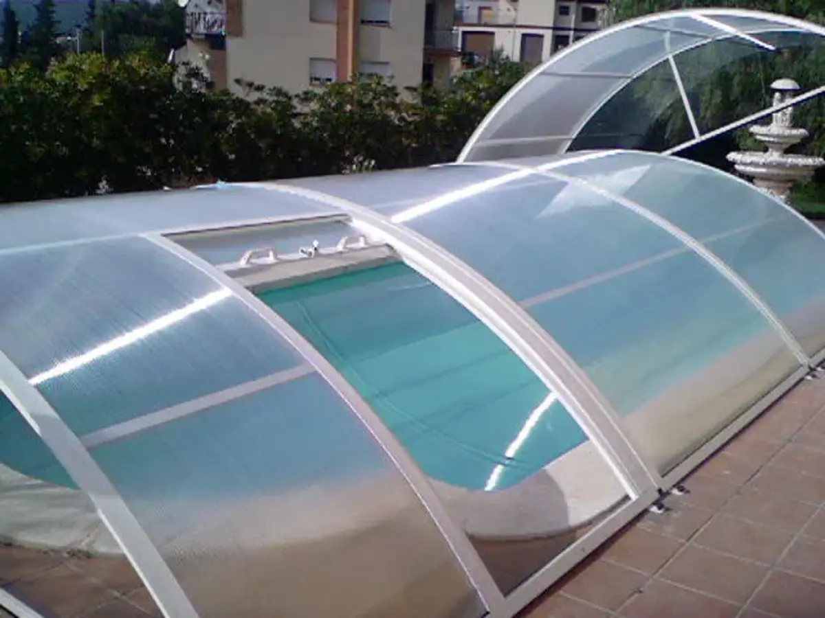Trappe coulissante abri piscine